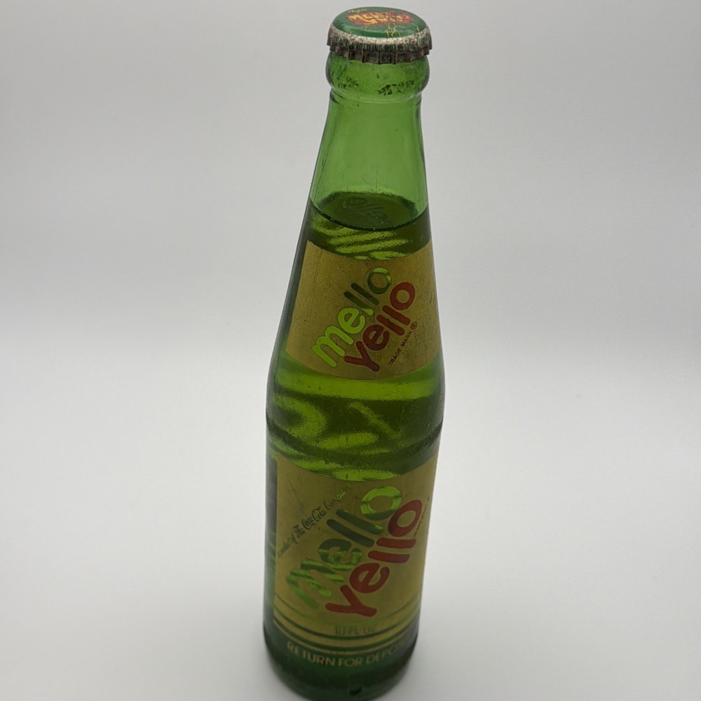Vintage Mello Yello Glass Soda Bottle ACL Return For Deposit 10 Ounce